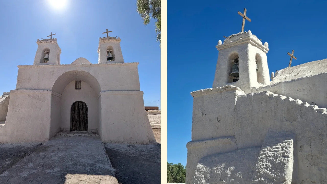 Composició de dues fotografies de la històrica església blanca de tova de San Francisco de Chiu Chiu. A l'esquerra, es veu la façana frontal rústica amb una entrada de volta, porta de fusta fosca i dues petites torres campanar amb campanes i creus de fusta sota un sol brillant. A la dreta, un primer pla angular d'una de les torres campanar, que destaca la textura de la paret emblanquinada i uns graons de pedra contra un cel blau clar i net.