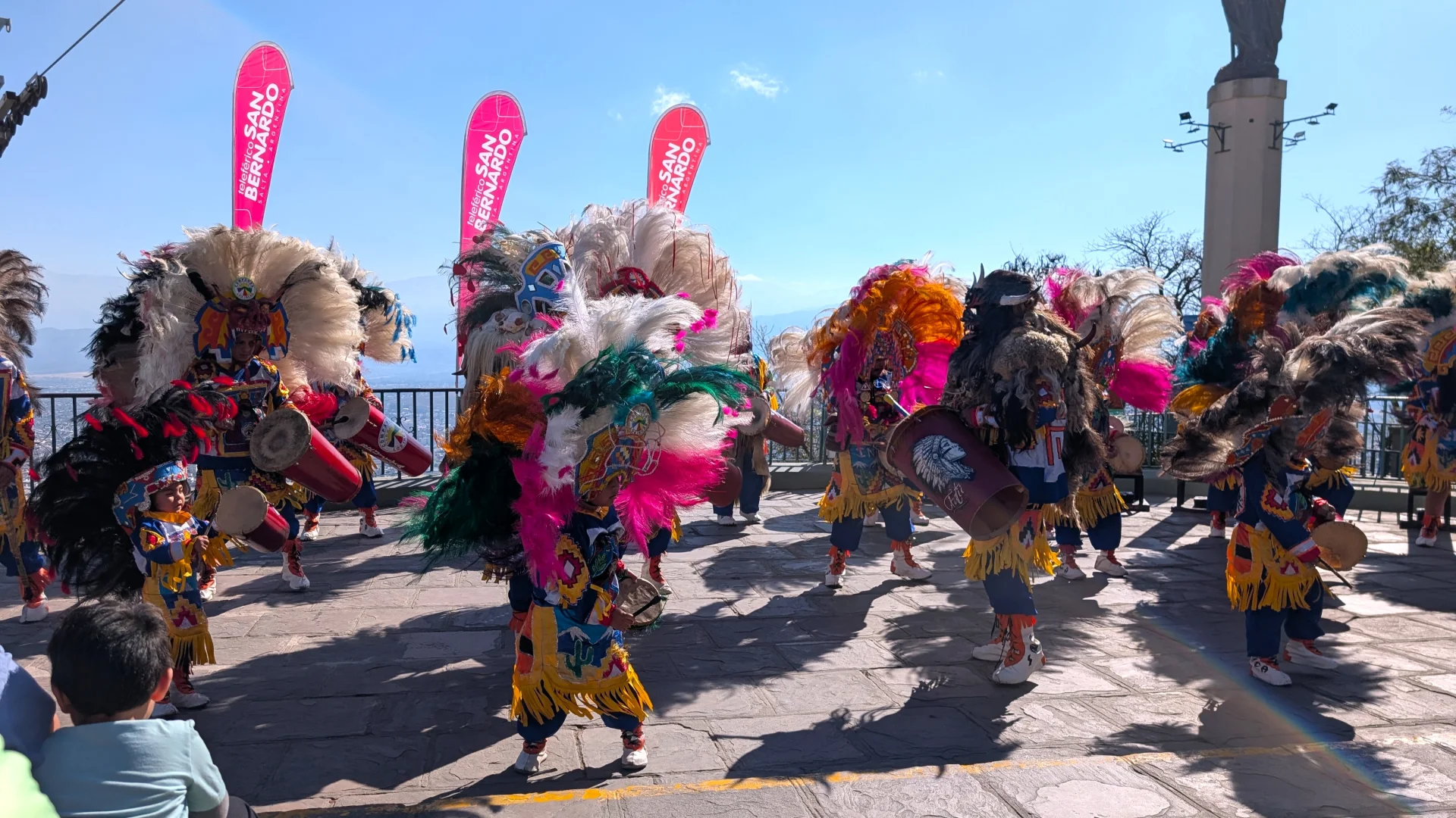 Actuació de la comparsa tradicional