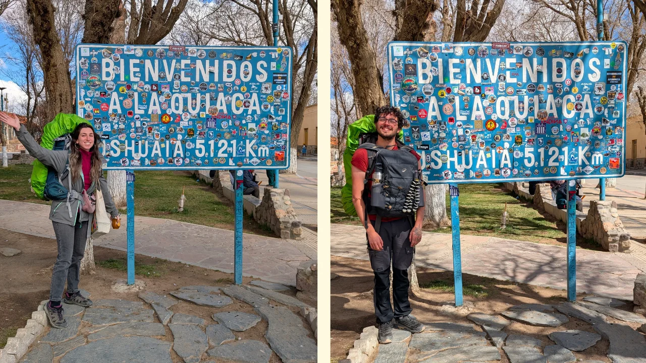 Composició de dues fotografies davant de l'emblemàtic cartell blau de